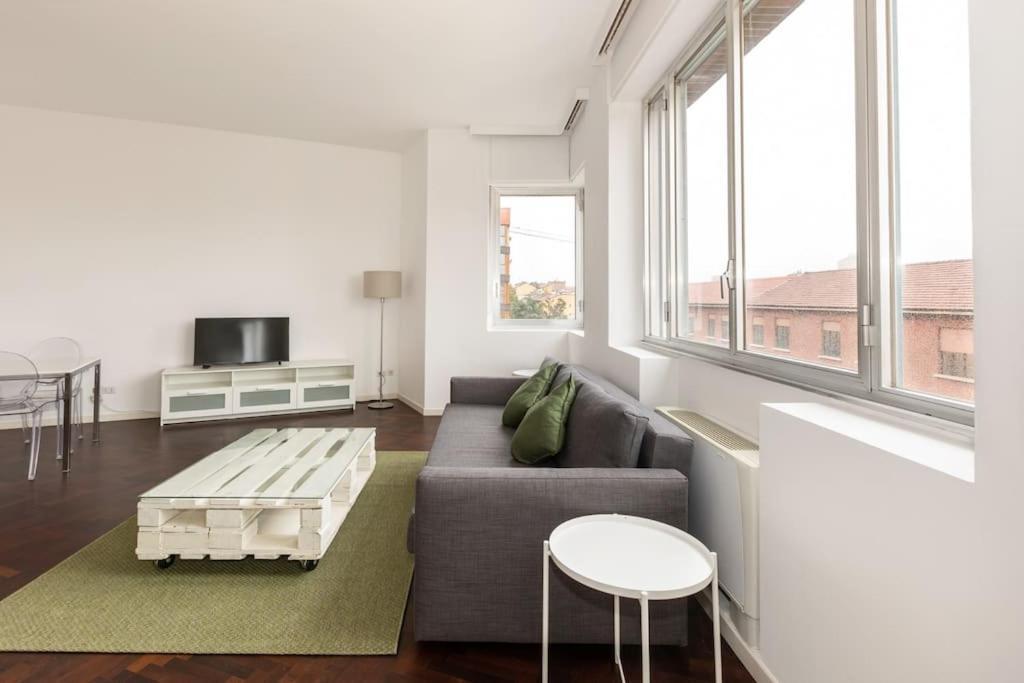 Apartament Elegante Bilocale Porta Genova - Mirable Pm Mediolan Zewnętrze zdjęcie